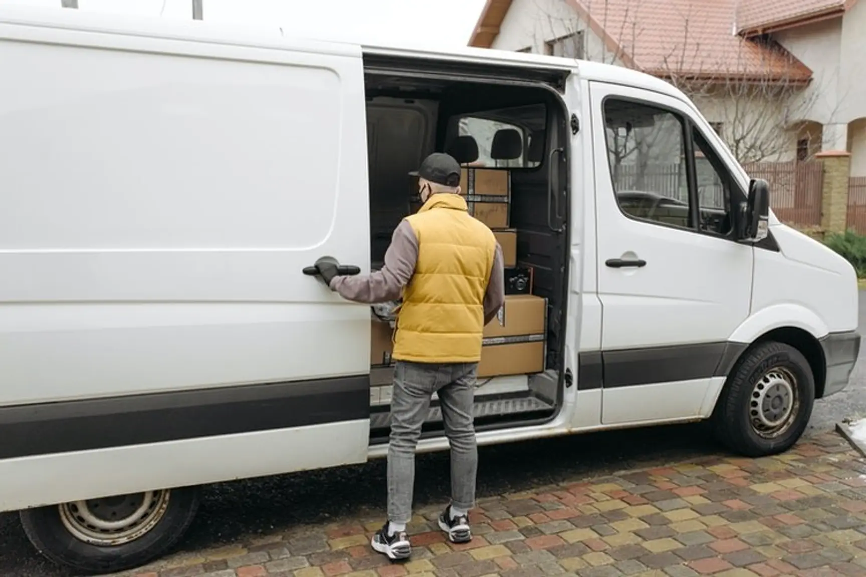 How to Make a Career Change With a Courier Franchise