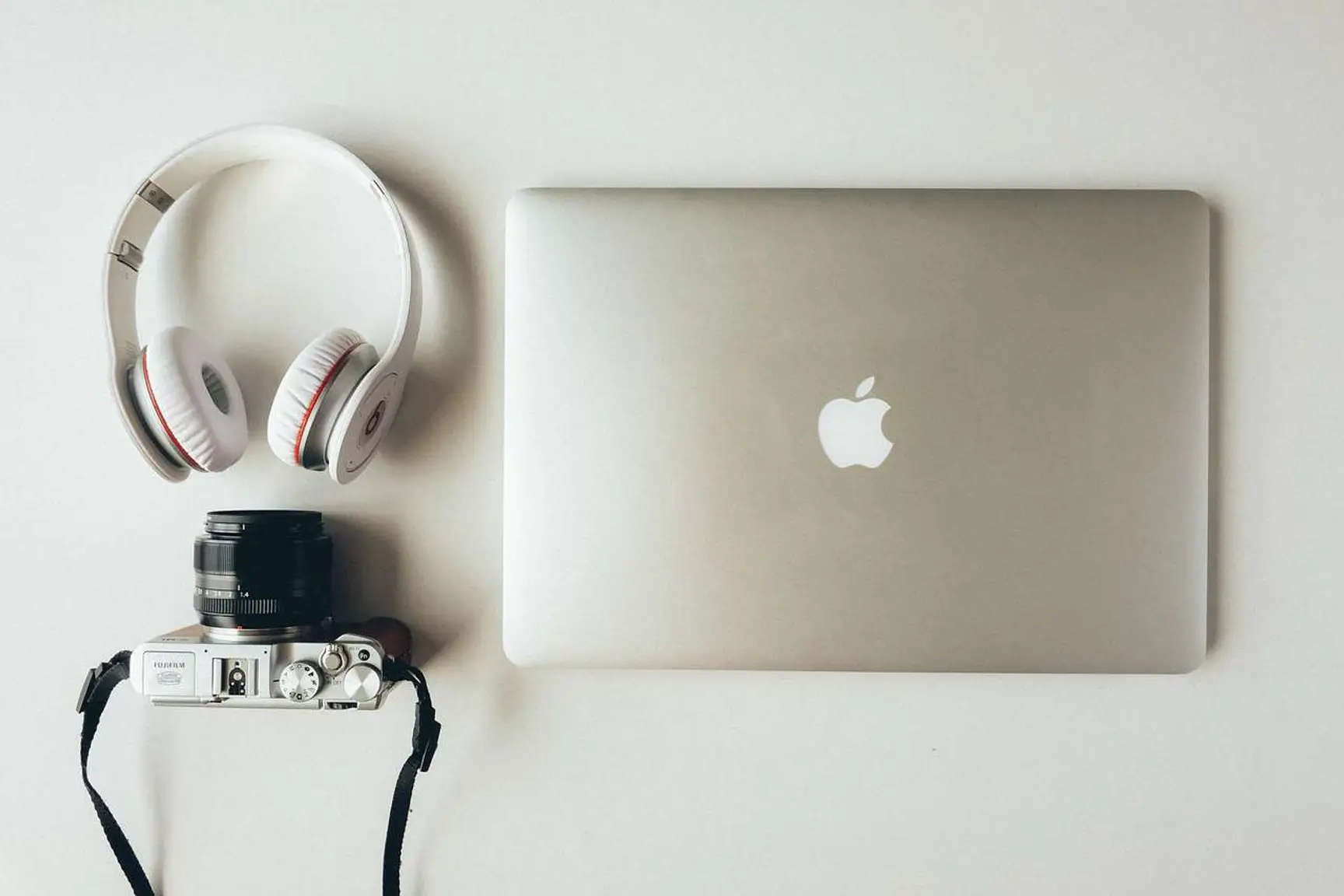 Top 4 Electronics Store Businesses in the UK